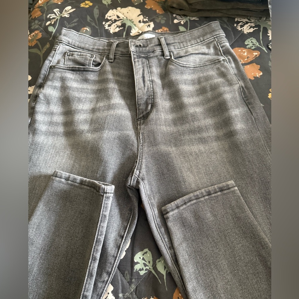 Woman’s jeans made with love from the LOFT. Charcoal gray jeggings.